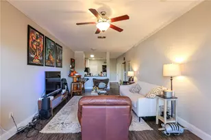 910 W 25th St, Austin, TX 78705 - Photo 10