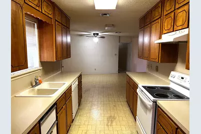 180 Steven Court, La Grange, TX 78945 - Photo 6