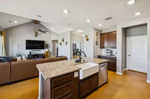 5476 County Rd 427, Stockdale, TX 78160 - Photo 18