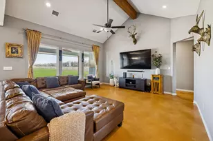 5476 County Rd 427, Stockdale, TX 78160 - Photo 10