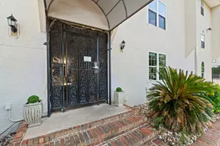 910 Duncan Ln, Austin, TX 78705 - Photo 2