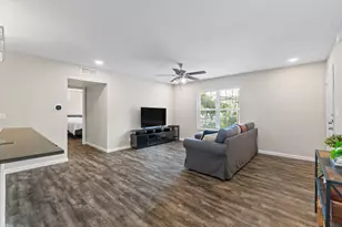 910 Duncan Ln, Austin, TX 78705 - Photo 6