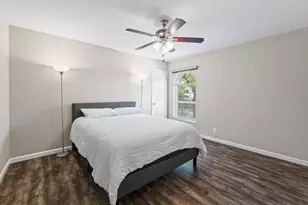 910 Duncan Ln, Austin, TX 78705 - Photo 12