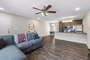 910 Duncan Ln, Austin, TX 78705 - Photo 4