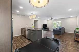 910 Duncan Ln, Austin, TX 78705 - Photo 8
