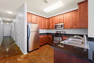 910 W 25th St, Austin, TX 78705 - Photo 4