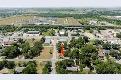 1101 W 3rd Street, Taylor, TX 76574 - Photo 2