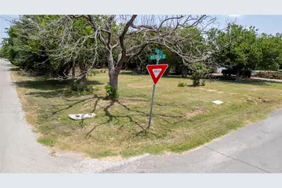 1101 W 3rd Street, Taylor, TX 76574 - Photo 10