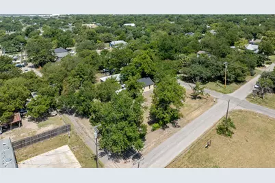 1101 W 3rd Street, Taylor, TX 76574 - Photo 8
