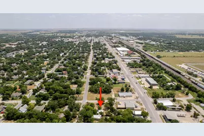 1101 W 3rd Street, Taylor, TX 76574 - Photo 4