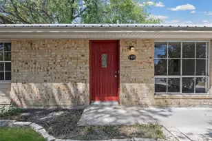 1401 Trinity St, Lockhart, TX 78644 - Photo 2