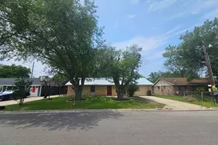 1401 Trinity St, Lockhart, TX 78644 - Photo 2