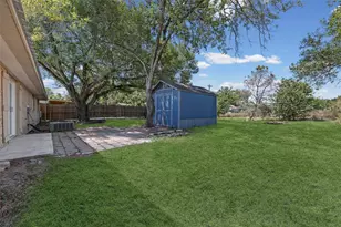 1401 Trinity St, Lockhart, TX 78644 - Photo 24