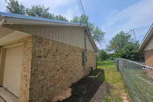1401 Trinity St, Lockhart, TX 78644 - Photo 24