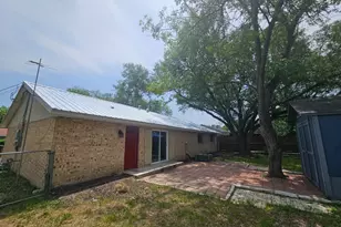 1401 Trinity St, Lockhart, TX 78644 - Photo 30