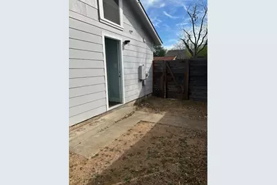 704 W 34th Street #B, Austin, TX 78705 - Photo 8