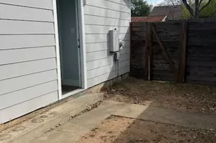 704 W 34th St, Austin, TX 78705 - Photo 8