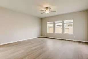 902 Universal Dr, Hutto, TX 78634 - Photo 2