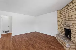302 Algerita Dr, Georgetown, TX 78628 - Photo 4