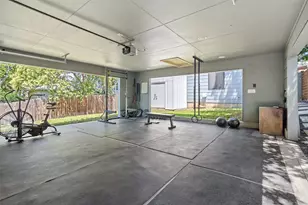 1909 E 9th St, Austin, TX 78702 - Photo 28