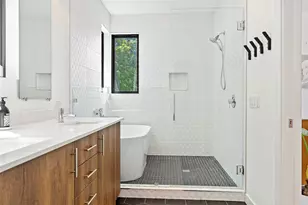 1909 E 9th St, Austin, TX 78702 - Photo 14