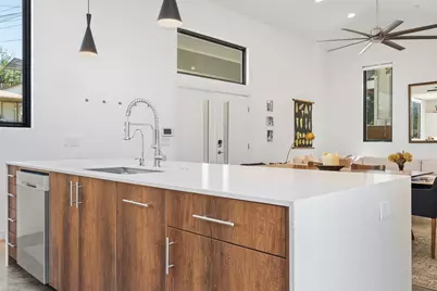 1909 E 9th Street, Austin, TX 78702 - Photo 8
