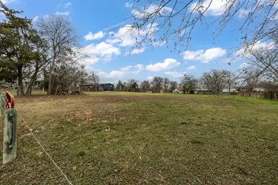 601 M L K Boulevard, Elgin, TX 78621 - Photo 12