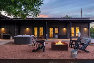 849 W Live Oak St, Fredericksburg, TX 78624 - Photo 2