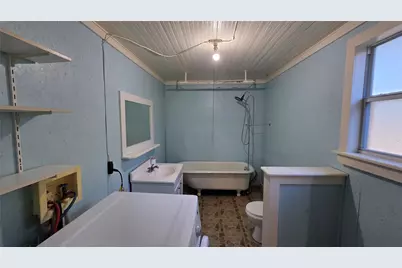 401 N Pecan Street, Moulton, TX 77975 - Photo 8