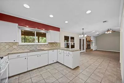 428 Connolly Circle W, Lockhart, TX 78644 - Photo 10