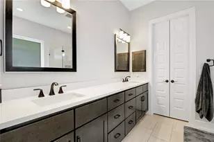 915 E 49th St, Austin, TX 78751 - Photo 14