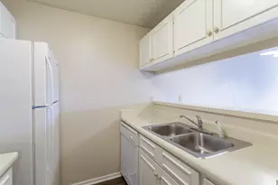 1602 Mill St, San Marcos, TX 78666 - Photo 4
