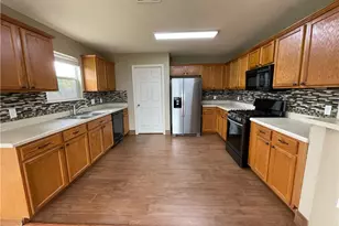 1825 Golden Sunrise Ln, Pflugerville, TX 78660 - Photo 10