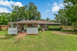 407 Hill St, Smithville, TX 78957 - Photo 16