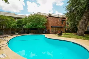 910 Duncan Ln, Austin, TX 78705 - Photo 4