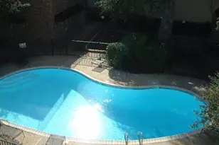 910 Duncan Ln, Austin, TX 78705 - Photo 2