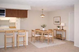 910 Duncan Ln, Austin, TX 78705 - Photo 2