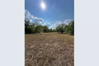 2210 Pecan Street, Bastrop, TX 78602 - Photo 2