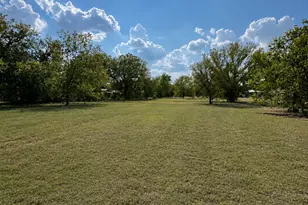 2210 Pecan St, Bastrop, TX 78602 - Photo 1