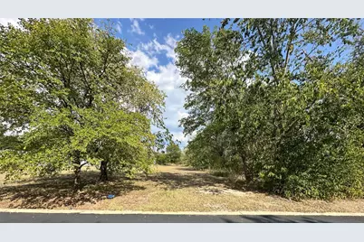 2210 Pecan Street, Bastrop, TX 78602 - Photo 10