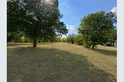 2210 Pecan Street, Bastrop, TX 78602 - Photo 2