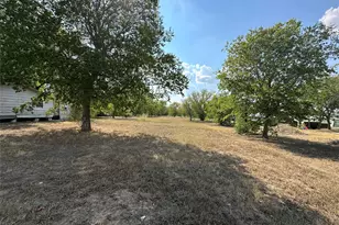 2210 Pecan St, Bastrop, TX 78602 - Photo 1