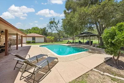 208 Maple Drive, Mountain City, TX 78610 - Photo 8