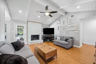 208 Maple Dr, Mountain City, TX 78610 - Photo 10