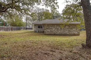 504 Hickory St, Smithville, TX 78957 - Photo 24