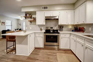 504 Hickory St, Smithville, TX 78957 - Photo 10