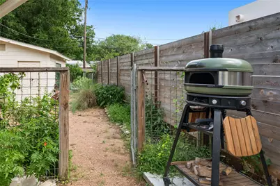 7523 Meadowview Lane, Austin, TX 78752 - Photo 26