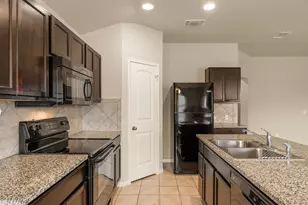 110 Denton Dr, Hutto, TX 78634 - Photo 6