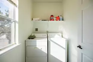 2404 E 13th St, Austin, TX 78702 - Photo 14