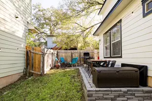 2404 E 13th St, Austin, TX 78702 - Photo 28